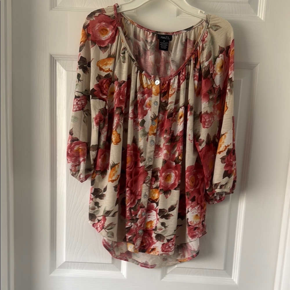 Rue21 Cream Ruffled 3/4 Sleeve Blouse